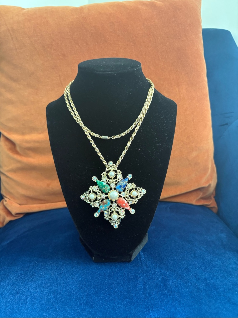 VTG Sarah Coventry Gold-Tone Pendant Necklace with Blue, Green, Red&White Stones